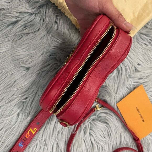 Louis Vuitton |limited edition| new wave heart crossbody bag love lock quilted - Picture 9 of 16